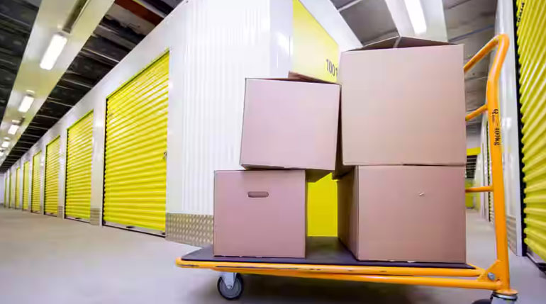 At storeitme, we offer flexible monthly self-storage rental rates in Dubai, making it easy to store your belongings without long-term commitments